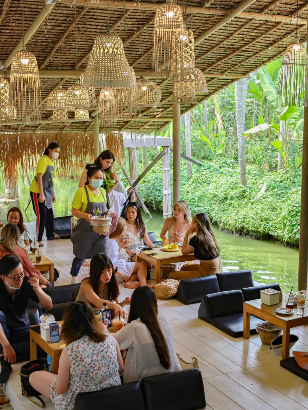 Bangkok-Noir Cafe and Hostel, a cup of coffee ☕️ and unlimited rainforest boating?