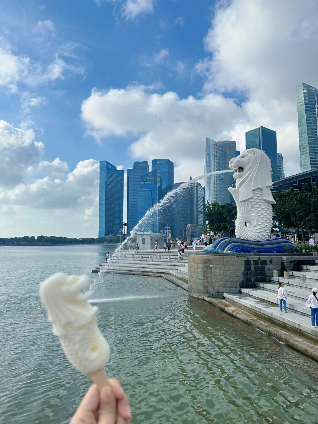 Singapore-Travel to Singapore to watch Coldplay concert and take photos with the Merlion