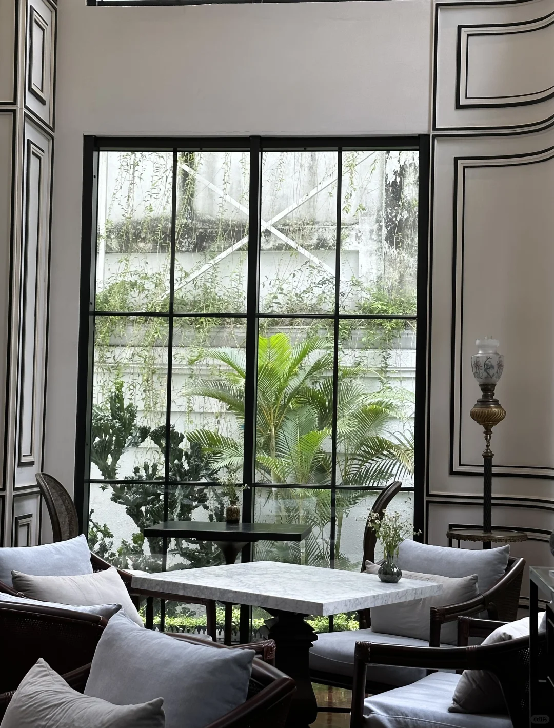 Ho Chi Minh-Bach Suites Saigon Hotel, clean and simple French style makes people shine