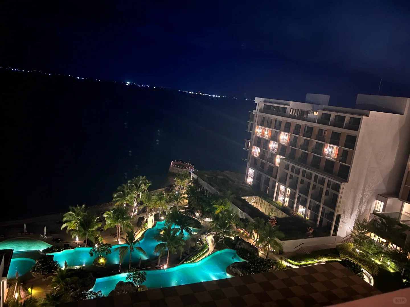 Cebu-Sheraton Cebu Hotel, you can immediately enjoy the stunning sea view of Mactan Island