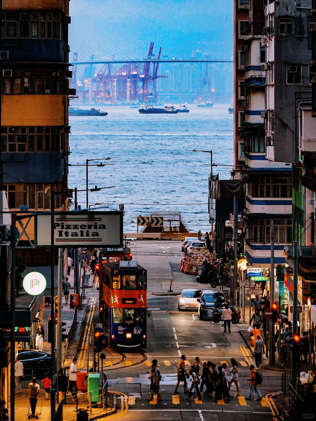 Hong kong-Romantic island trip in Sai Wan, witness the encounter between sunset and island