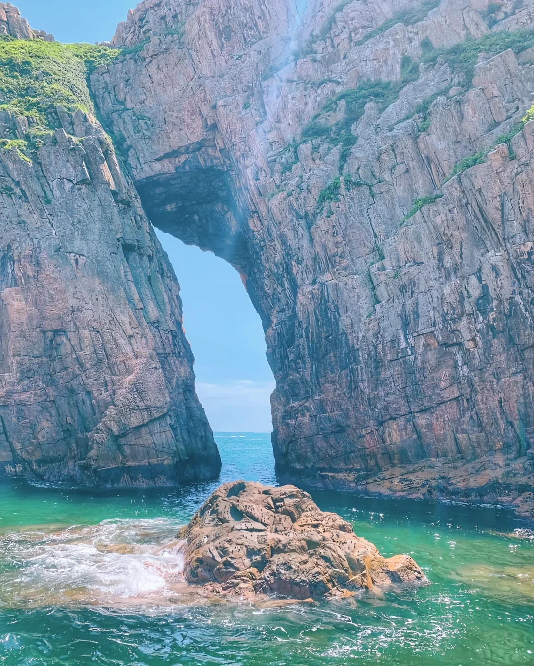 Hong kong-Hong Kong Flint Island, the clear blue Jelly Sea🤹🏻‍♀️, a water park created by nature