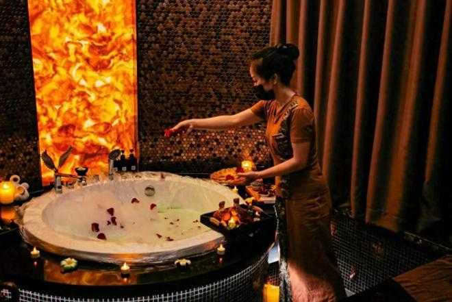 Macao-I work as a "skinny" in a Macau sauna: I only serve male guests