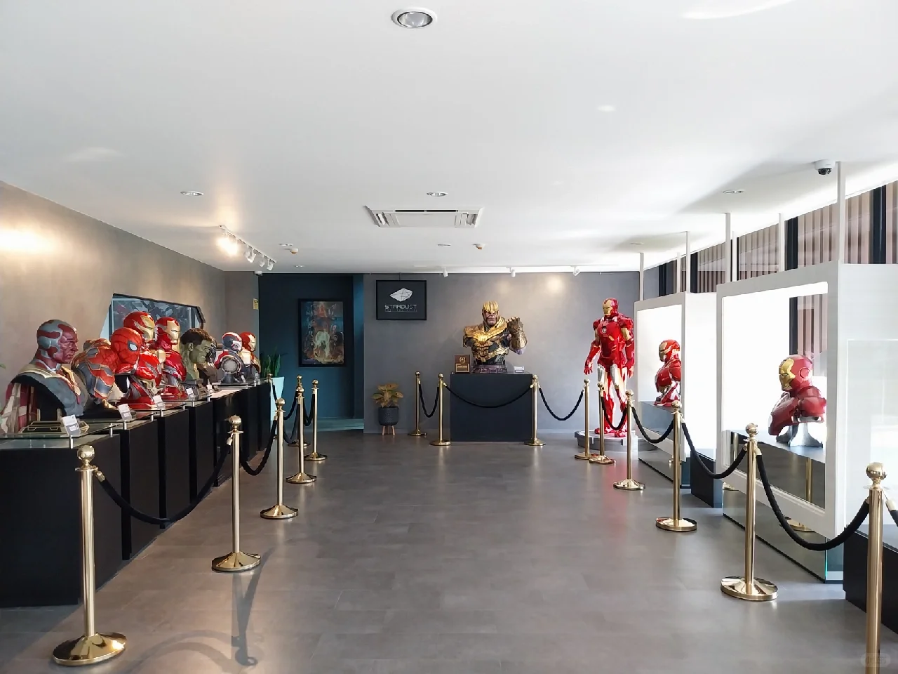 Hua Hin-Hua Hin's budget sea view hotel Stardust Boutique Hotel is full of pictures of Marvel heroes