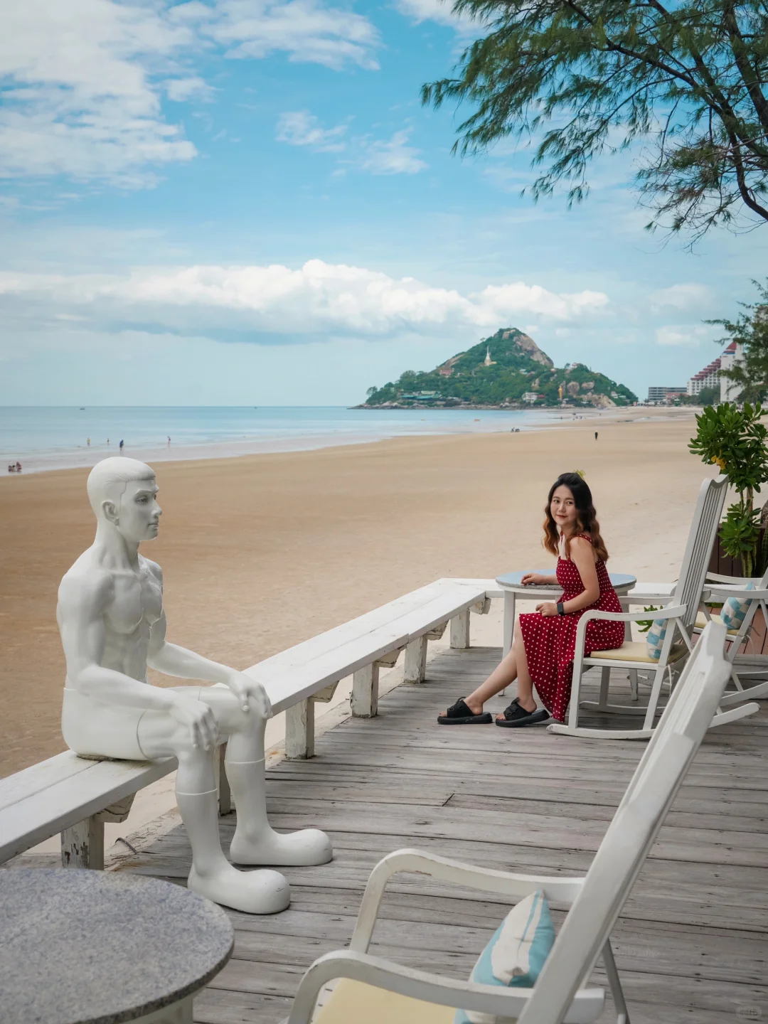 Hua Hin-Hua Hin Al Fresco Resort Hotel, restaurants and cafes are all facing the sea