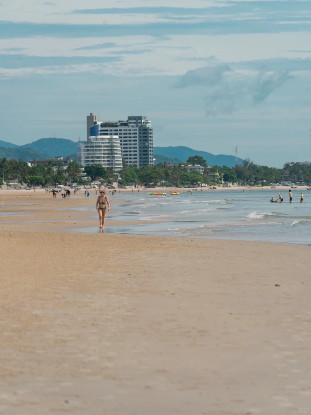 Hua Hin-Hua Hin Al Fresco Resort Hotel, restaurants and cafes are all facing the sea