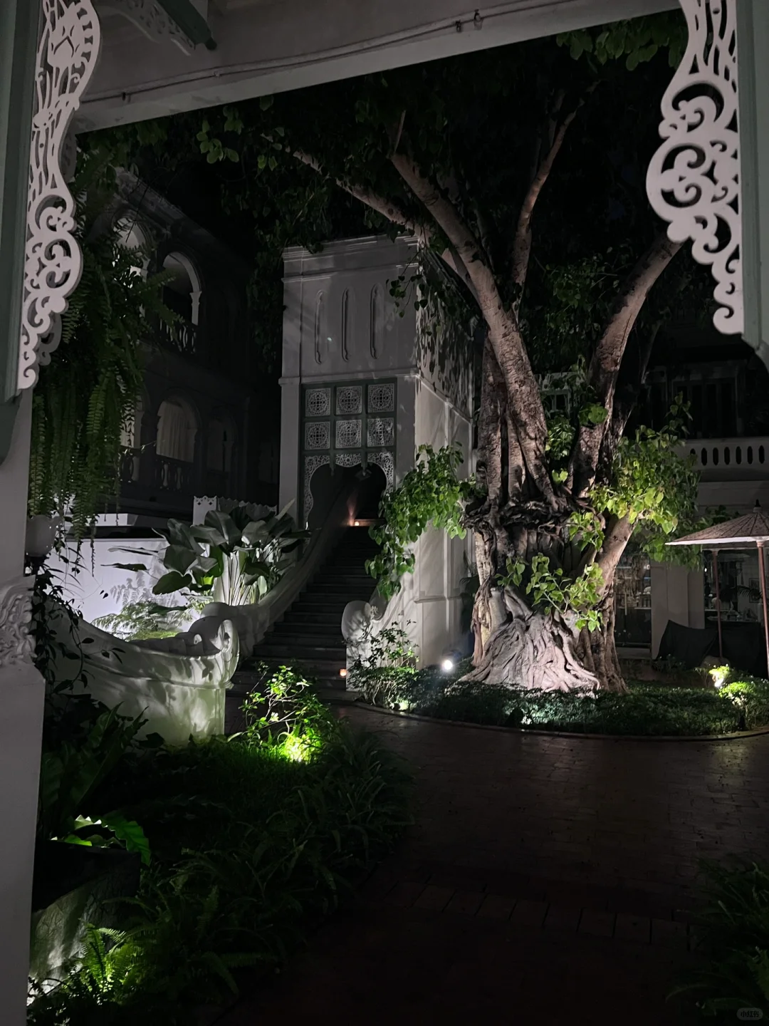 Chiang Mai-Inside house, a popular hotel in Chiang Mai, with North American decoration style