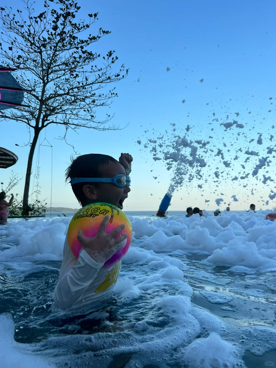 Boracay-Boracay Golf Resort Beach Bubble Bar🎉 is a great place to bring kids to play