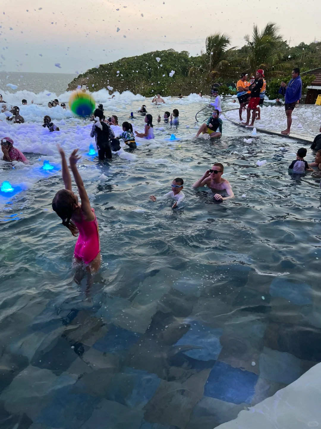 Boracay-Boracay Golf Resort Beach Bubble Bar🎉 is a great place to bring kids to play