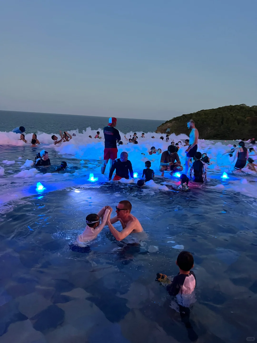 Boracay-Boracay Golf Resort Beach Bubble Bar🎉 is a great place to bring kids to play