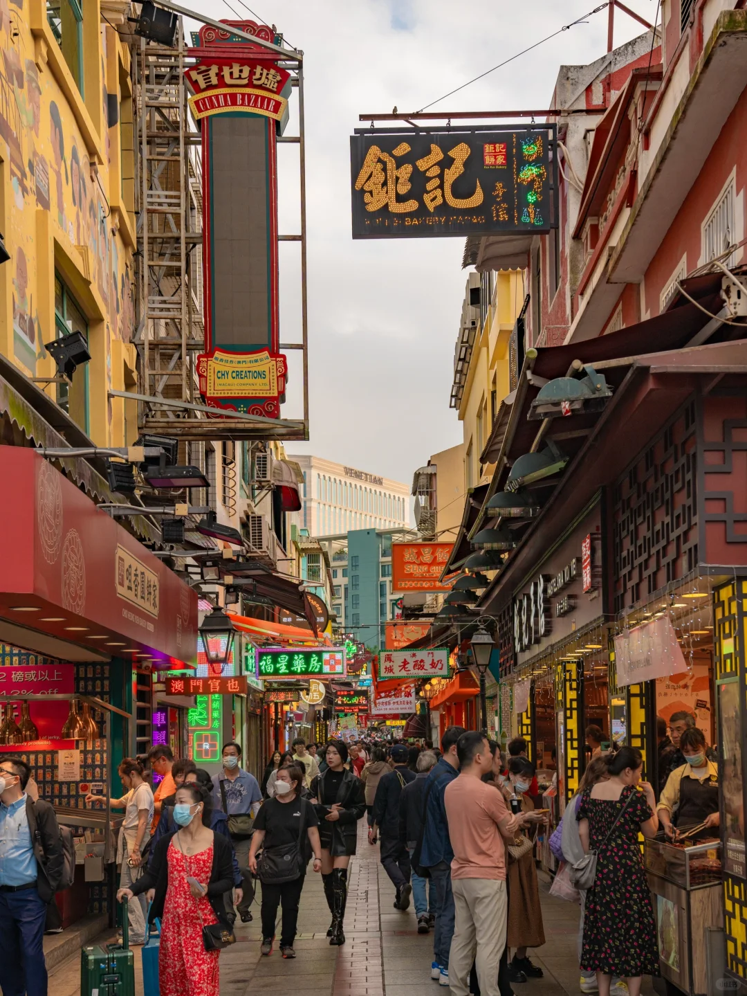 Macao-The night is bustling and luxurious, while the pedestrian street during the day is retro yet modern.