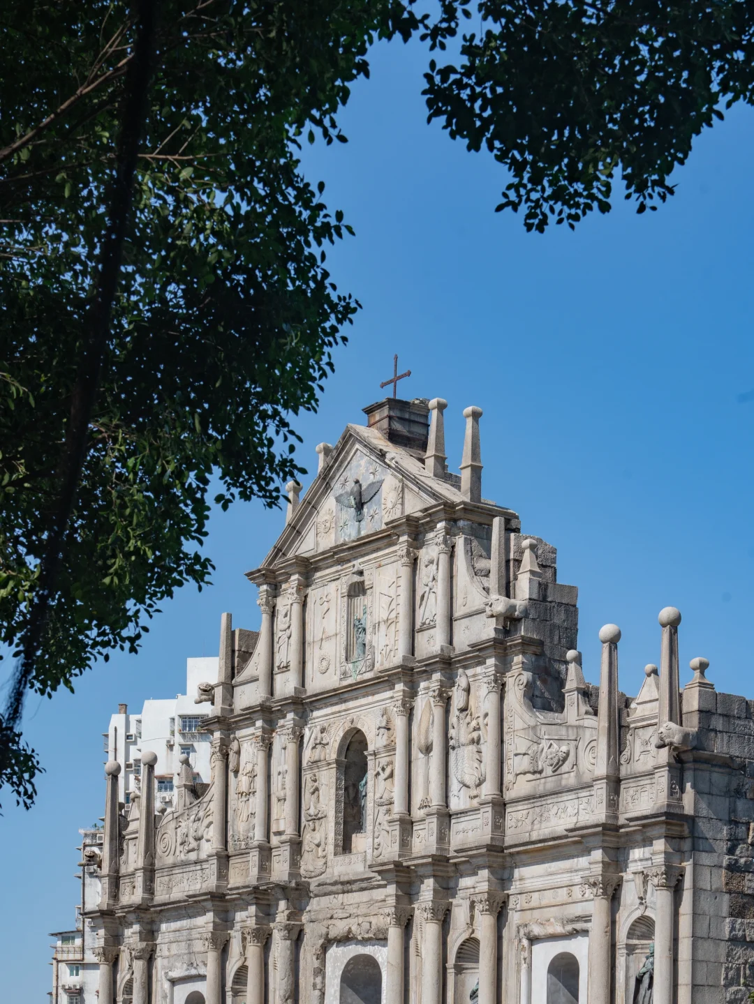 Macao-The night is bustling and luxurious, while the pedestrian street during the day is retro yet modern.