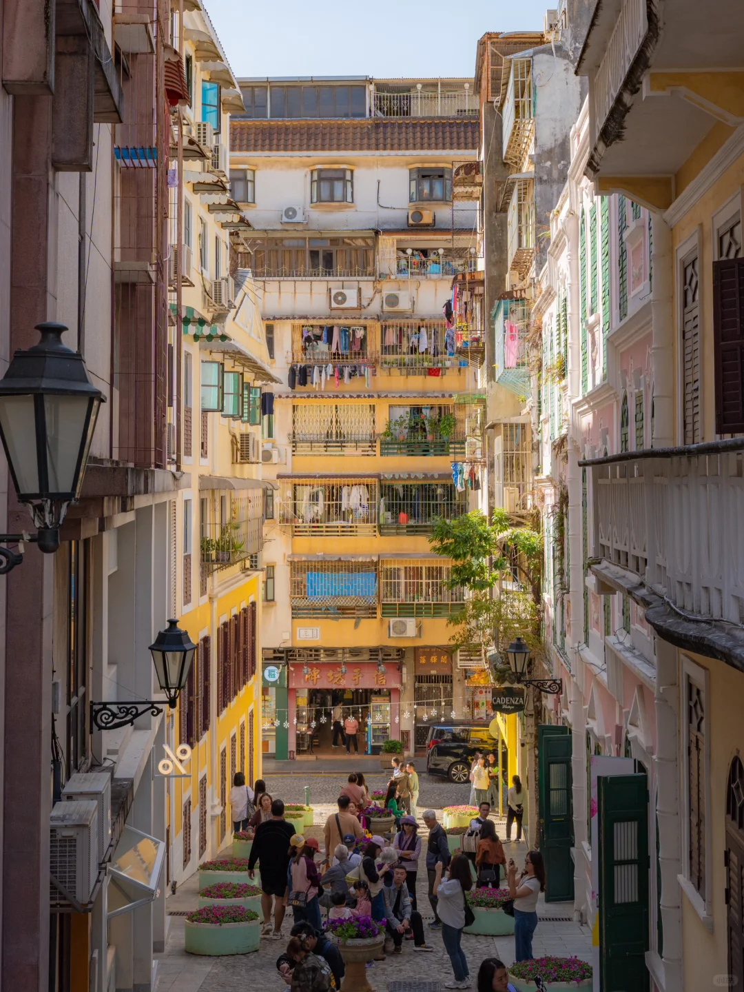 Macao-The night is bustling and luxurious, while the pedestrian street during the day is retro yet modern.