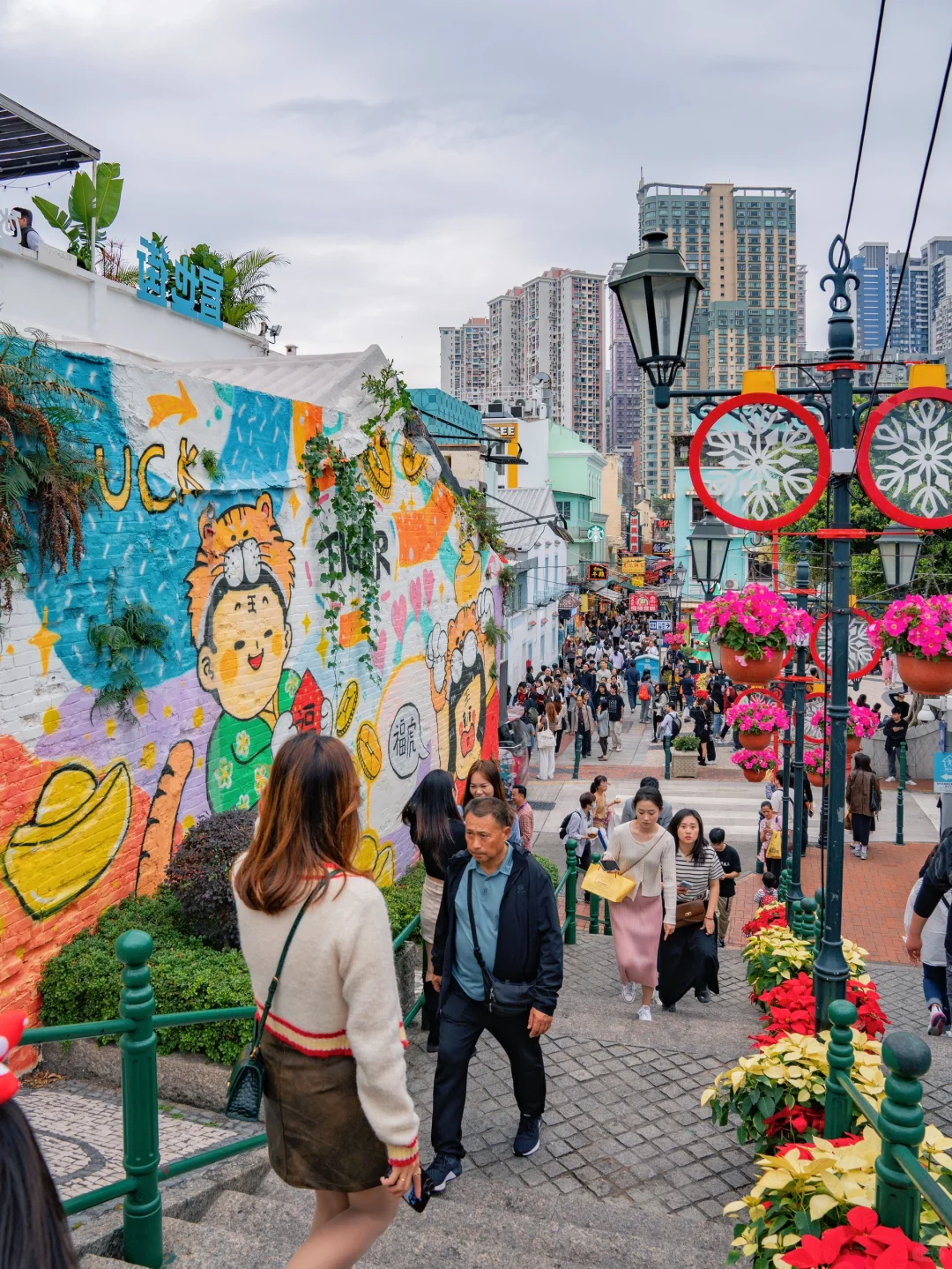 Macao-The night is bustling and luxurious, while the pedestrian street during the day is retro yet modern.