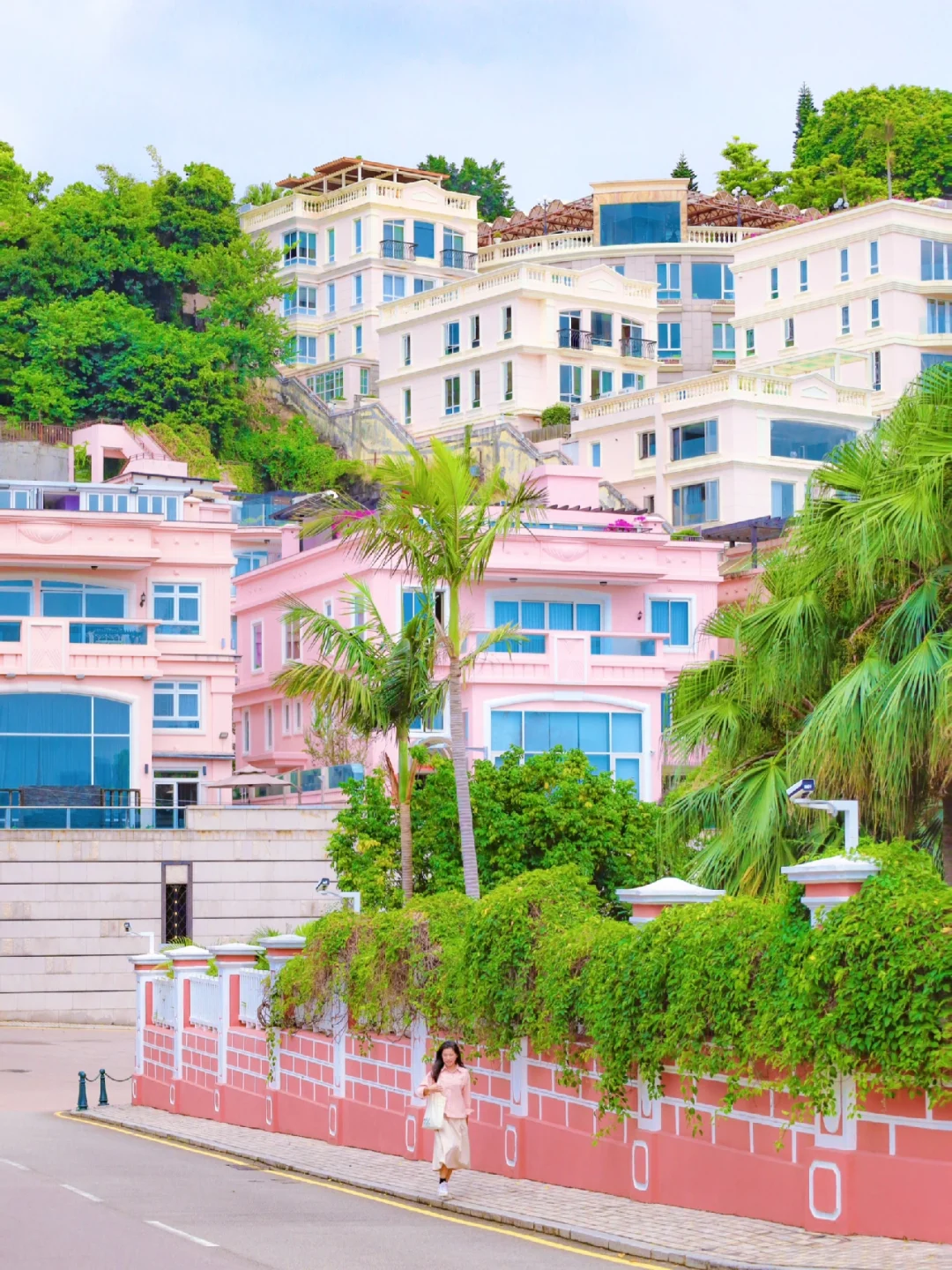 Macao-Macau city walking tour, pink romantic path leading to the seaside?