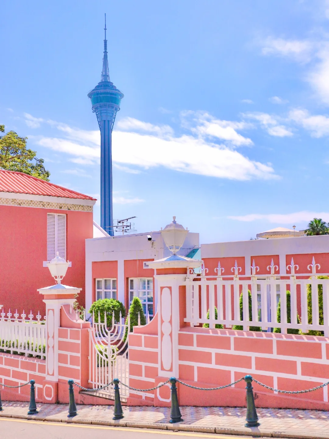 Macao-Macau city walking tour, pink romantic path leading to the seaside🚌