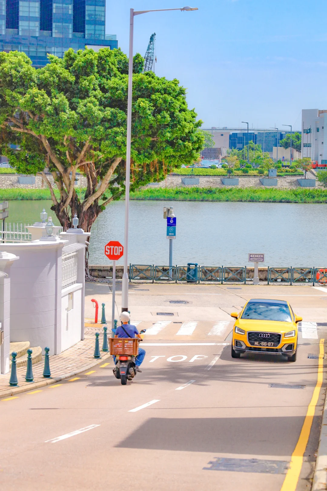 Macao-Macau city walking tour, pink romantic path leading to the seaside?