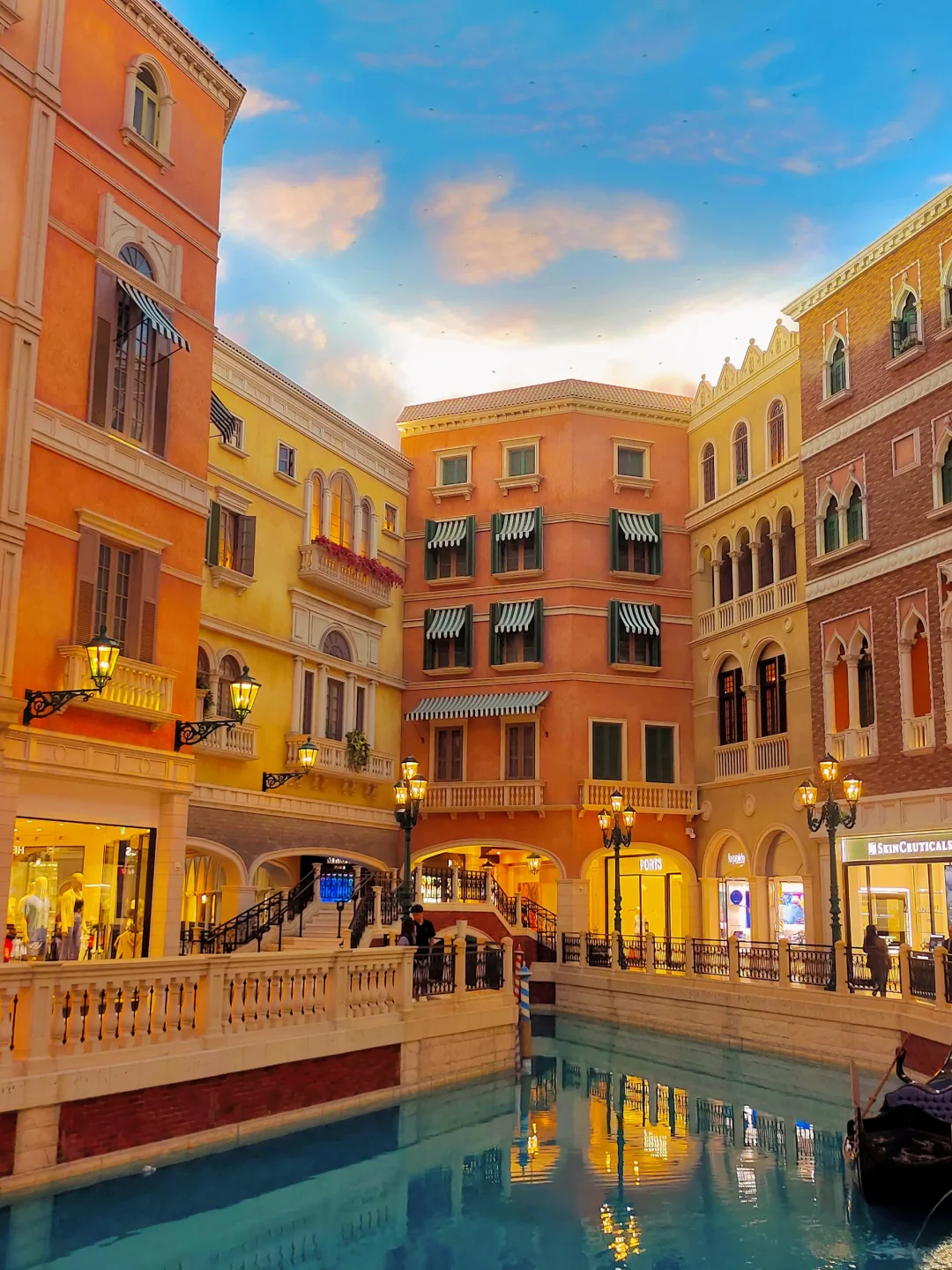 Macao-The luxurious casinos and bustling old town of Macau Peninsula