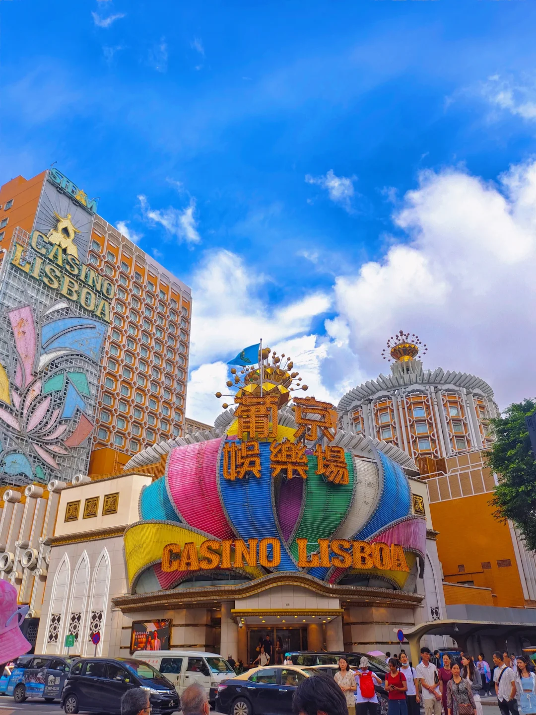 Macao-The luxurious casinos and bustling old town of Macau Peninsula