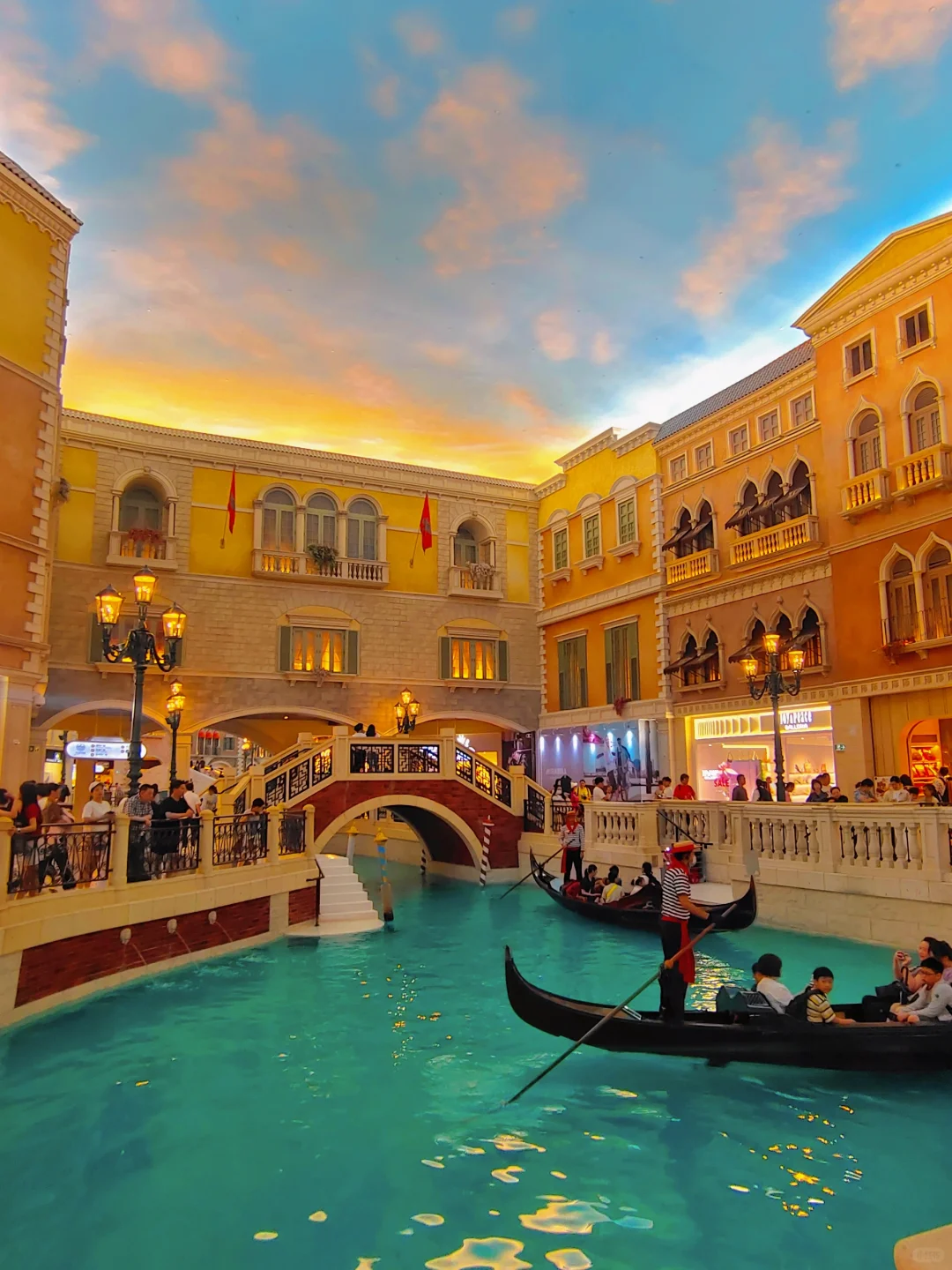 Macao-The luxurious casinos and bustling old town of Macau Peninsula