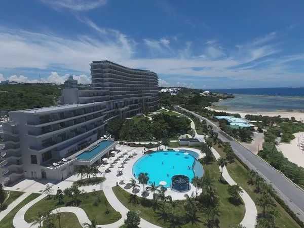 Okinawa-Okinawa is not only about snorkeling, but also about hot spring hotels with stunning sea views