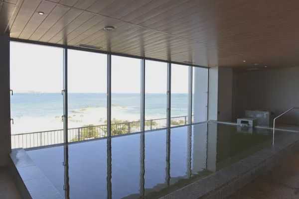 Okinawa-Okinawa is not only about snorkeling, but also about hot spring hotels with stunning sea views