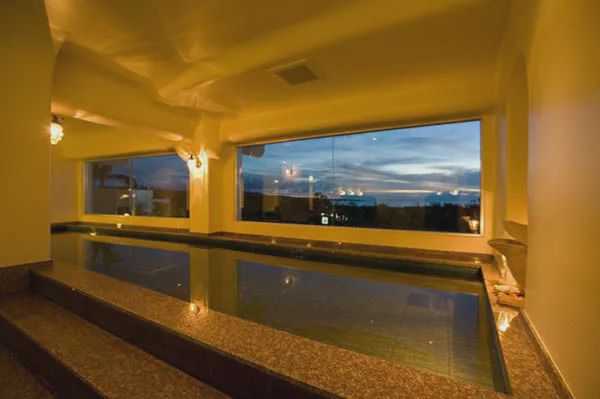 Okinawa-Okinawa is not only about snorkeling, but also about hot spring hotels with stunning sea views