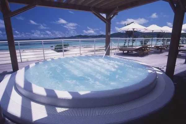 Okinawa-Okinawa is not only about snorkeling, but also about hot spring hotels with stunning sea views