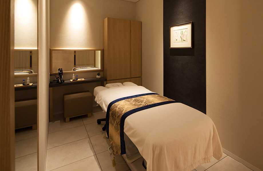 Sapporo/Hokkaido-Hokkaido Patom International Hotel. Enjoy a relaxing massage and spa