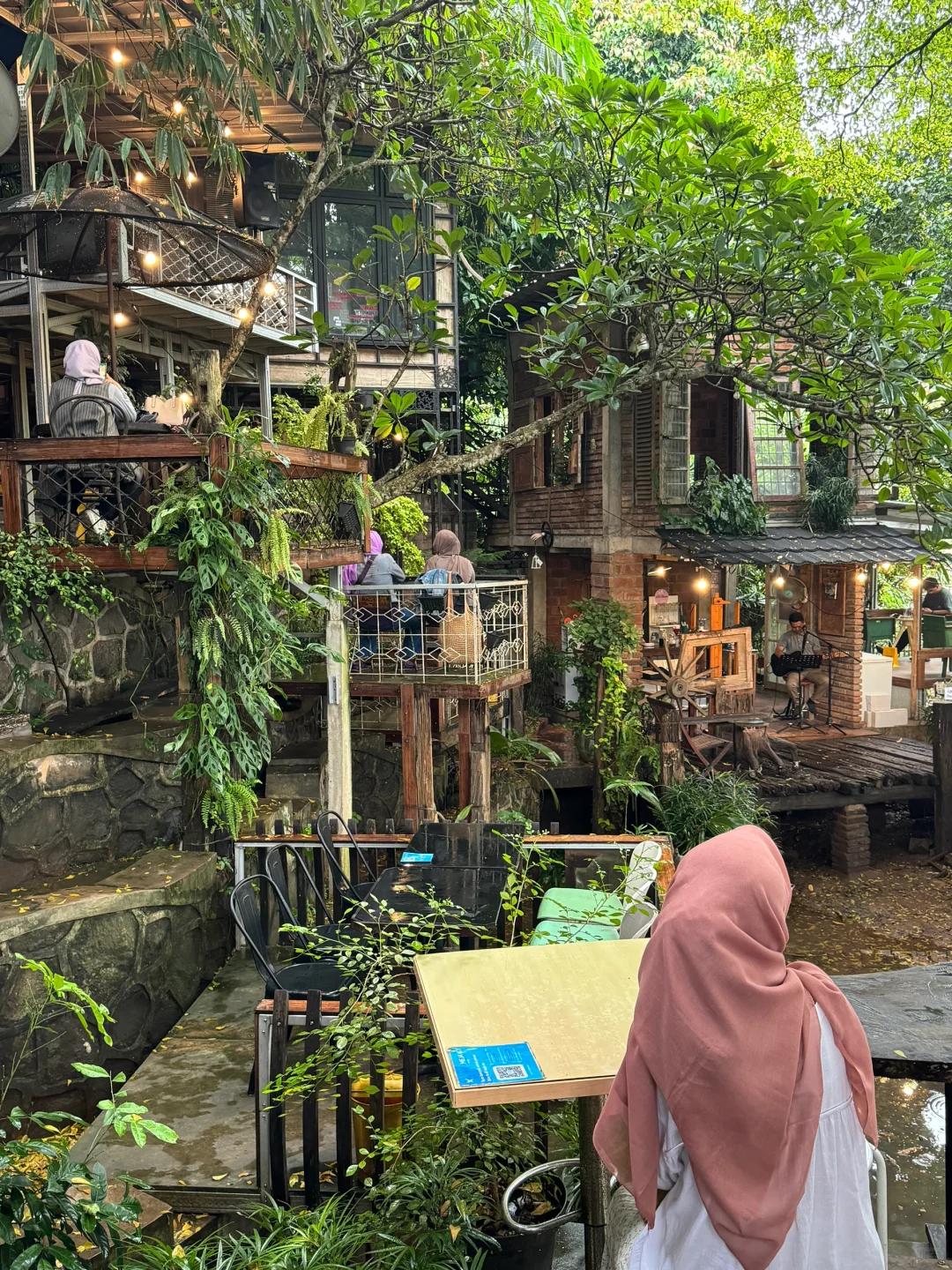 Jakarta-Rummah Go'A near Stasiun Jurang Mangu, a cafe that looks like a moving castle