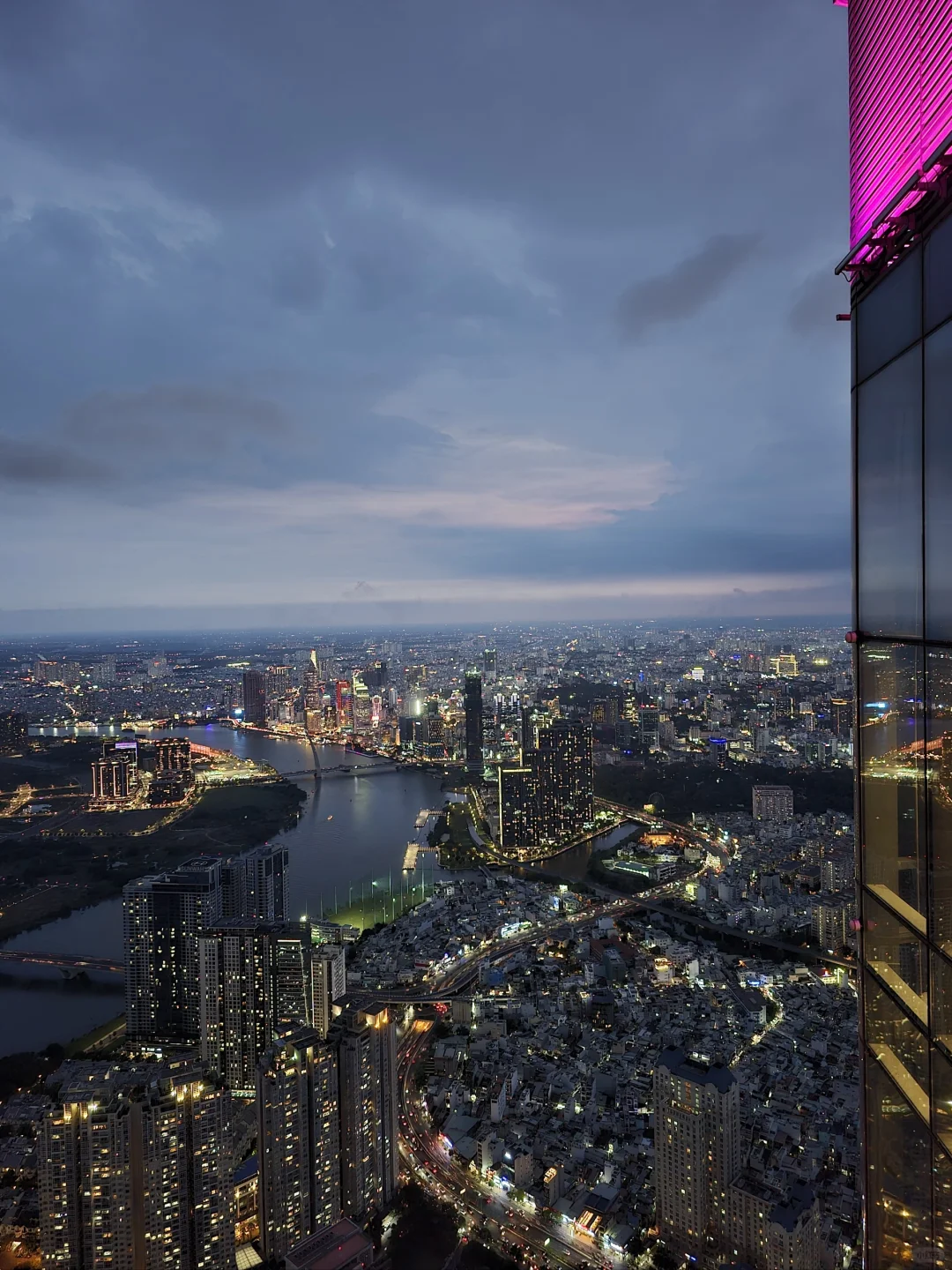 Ho Chi Minh-Check in at Landmark 81, a new landmark in Ho Chi Minh City, Vietnam