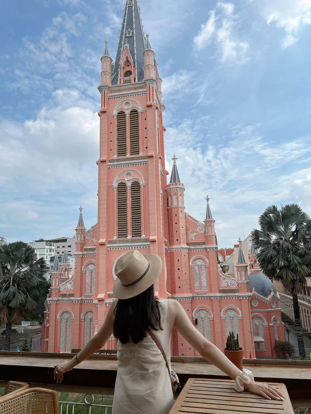 Ho Chi Minh-Take photos at Ho Chi Minh City Pink Church and Ola Hale Restaurant & Bar