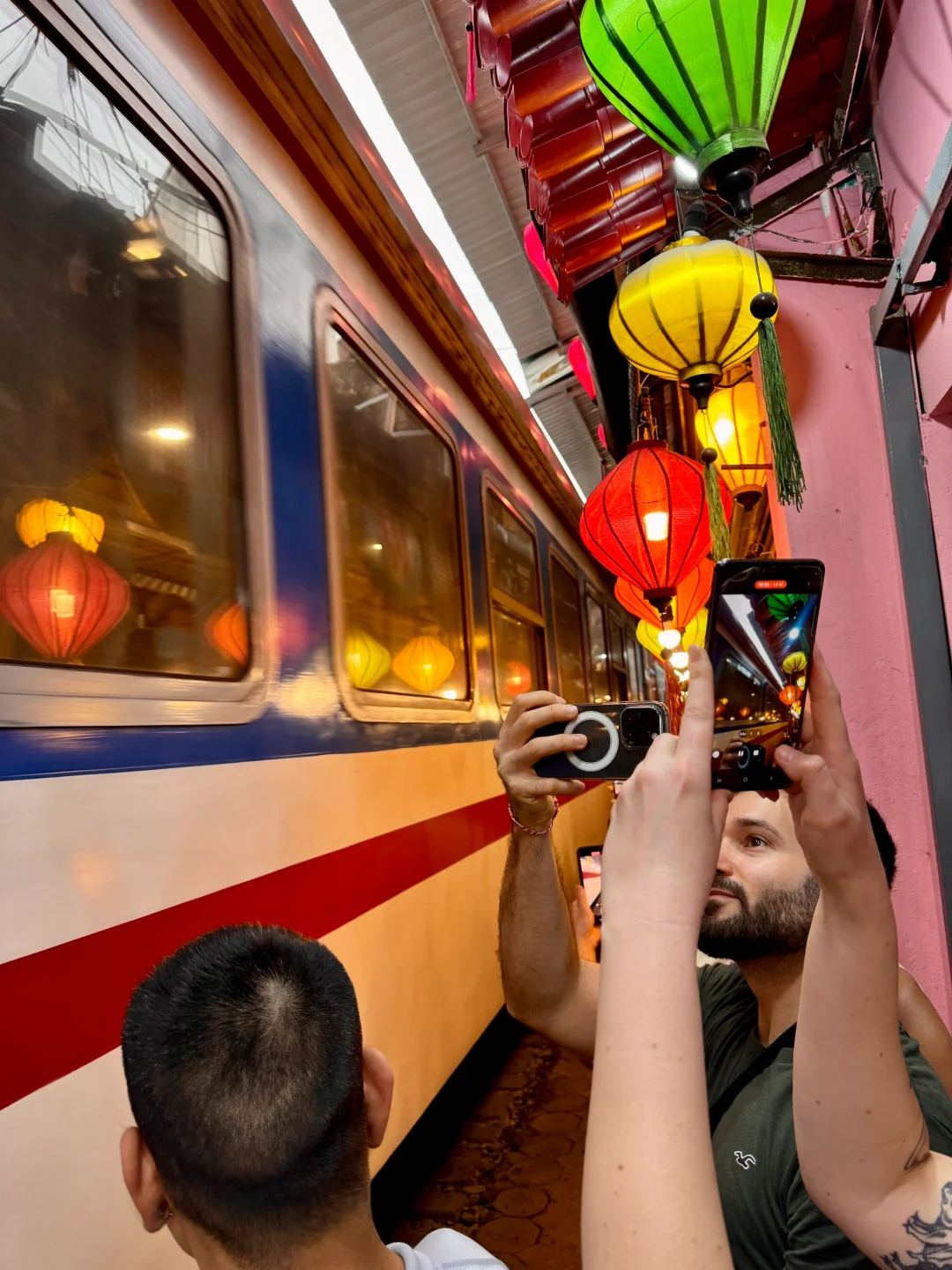 Hanoi-🚂Check-in at Hanoi Train Street in Vietnam✌🏼 (with train timetable)