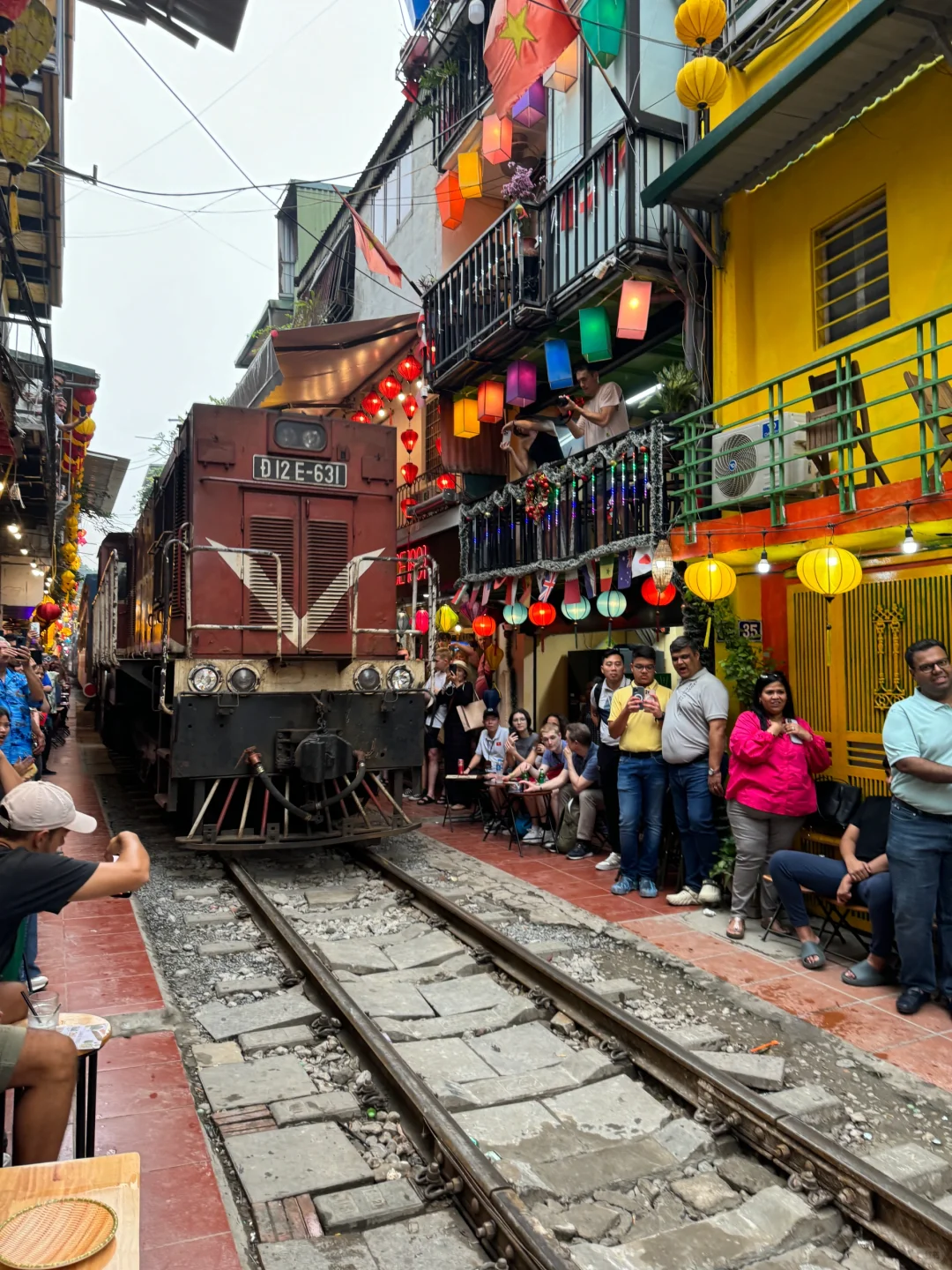 Hanoi-🚂Check-in at Hanoi Train Street in Vietnam✌🏼 (with train timetable)