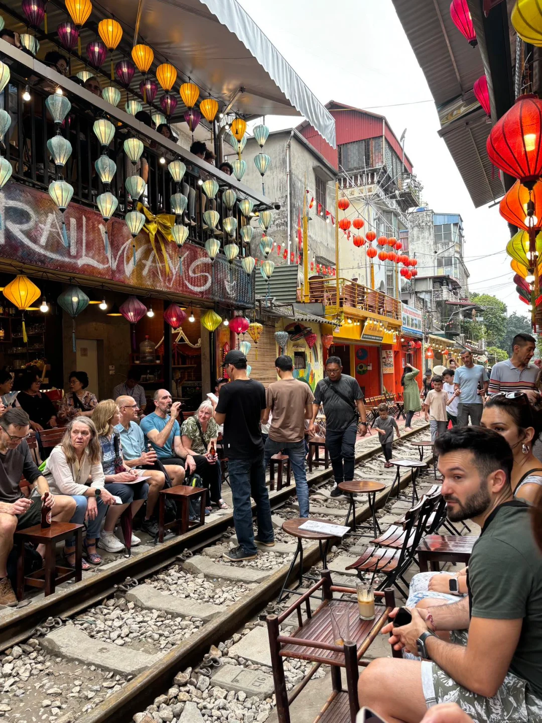 Hanoi-🚂Check-in at Hanoi Train Street in Vietnam✌🏼 (with train timetable)