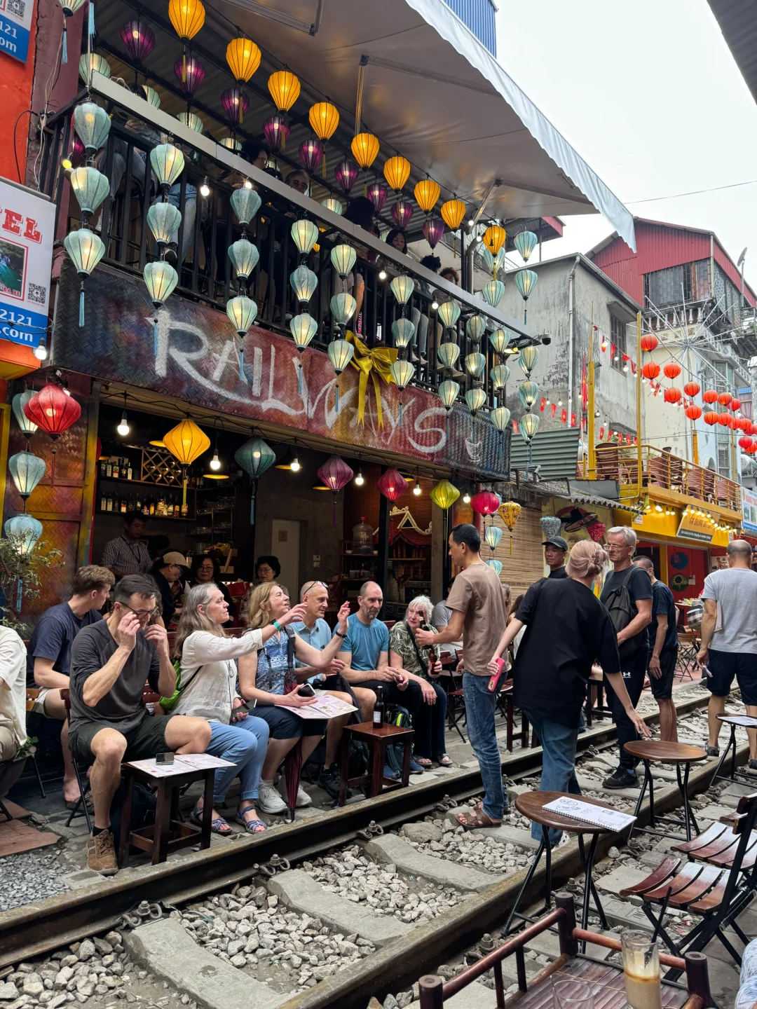 Hanoi-🚂Check-in at Hanoi Train Street in Vietnam✌🏼 (with train timetable)