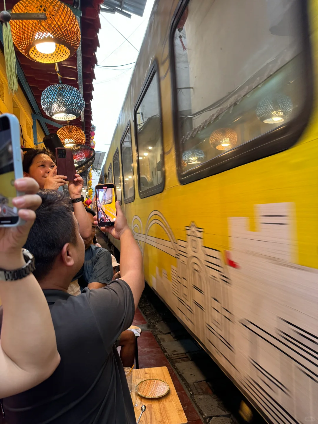 Hanoi-🚂Check-in at Hanoi Train Street in Vietnam✌🏼 (with train timetable)