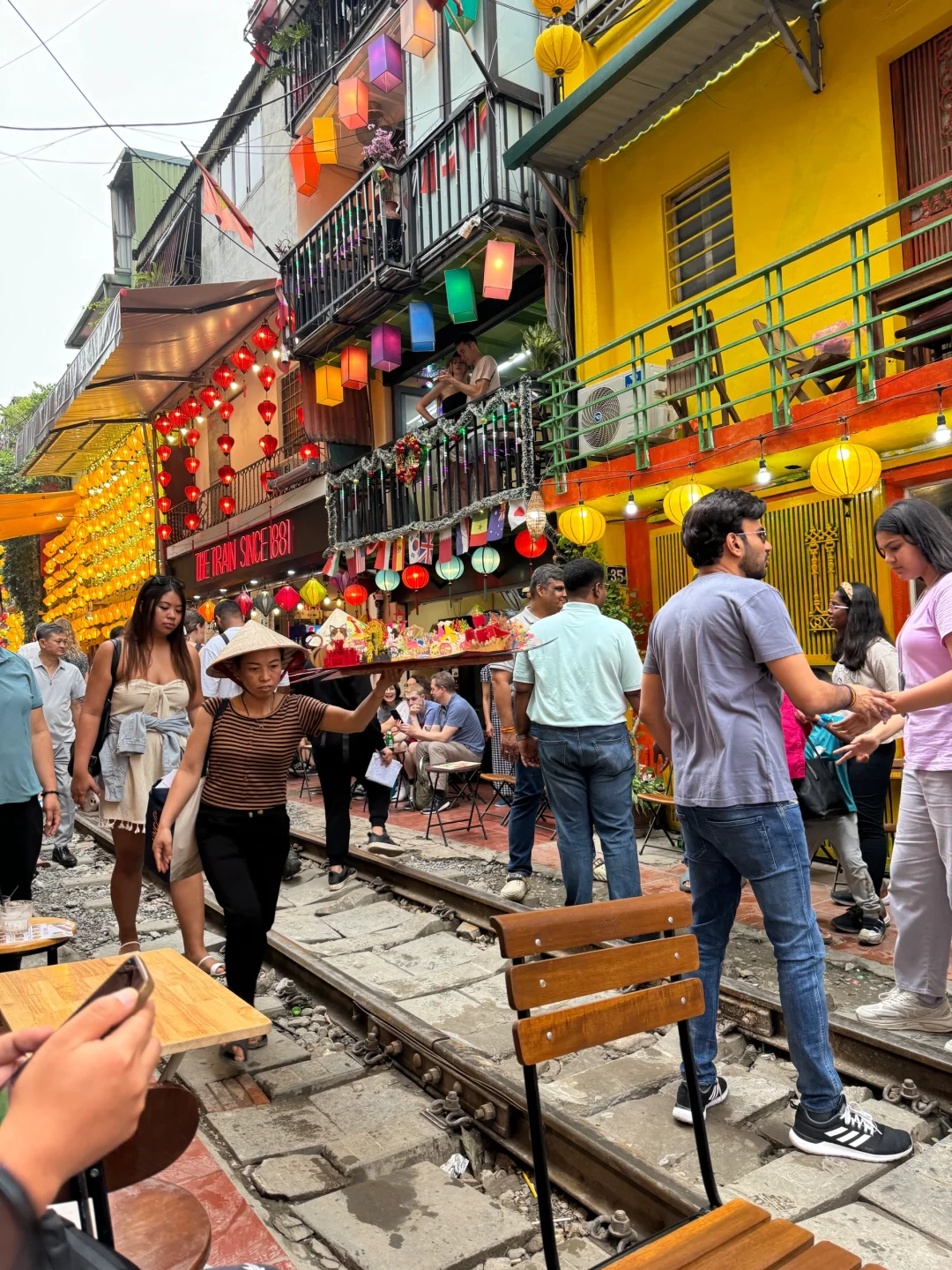 Hanoi-🚂Check-in at Hanoi Train Street in Vietnam✌🏼 (with train timetable)