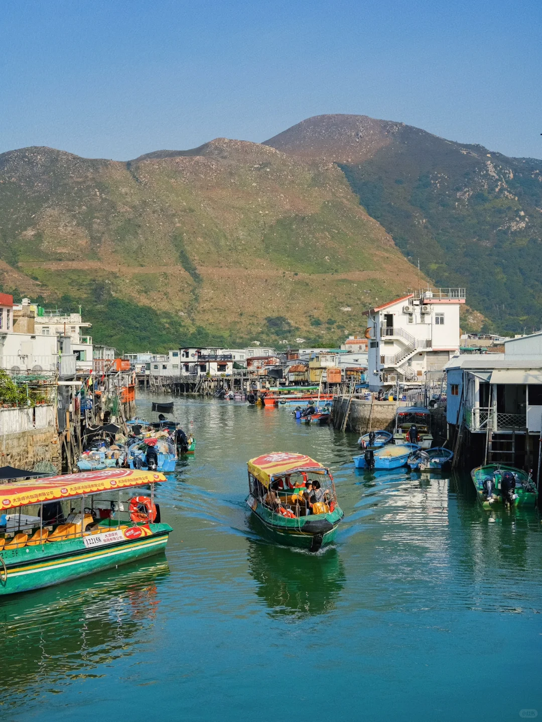 Hong kong-Traveling in Hong Kong, sunset drive to the seaside and isolated fishing village