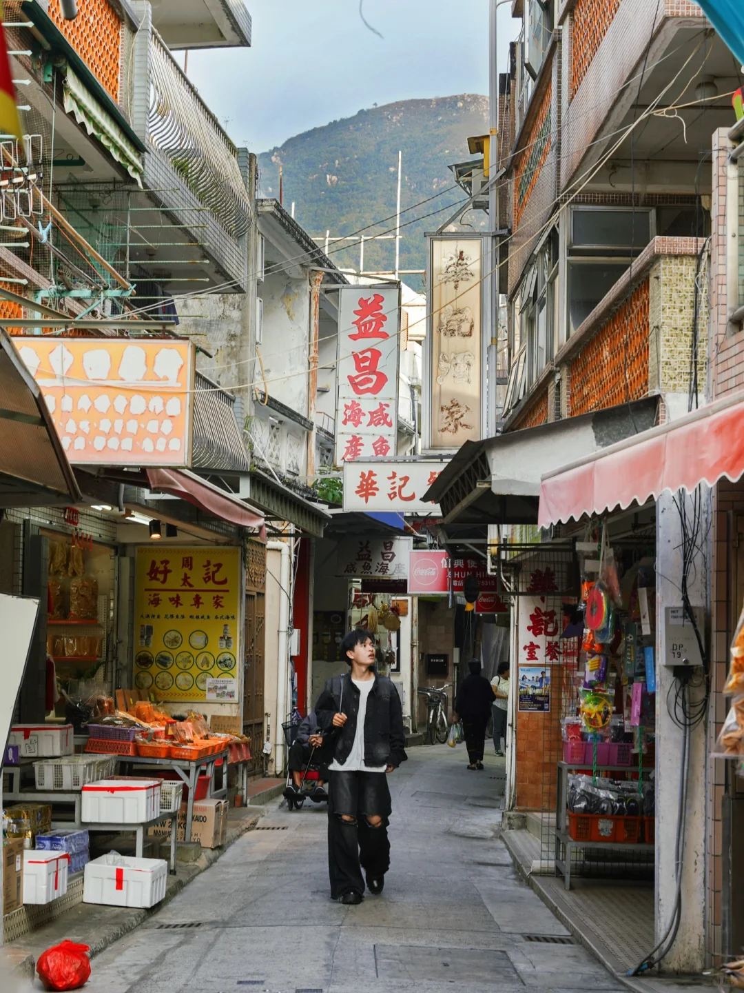 Hong kong-Traveling in Hong Kong, sunset drive to the seaside and isolated fishing village