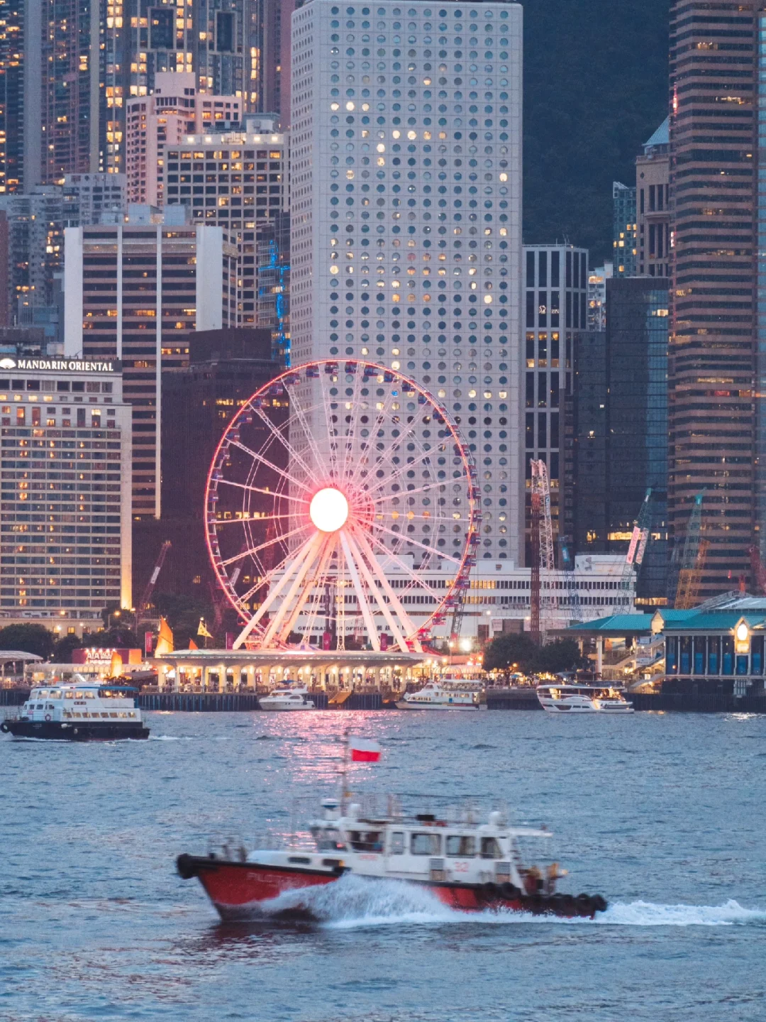 Hong kong-Hong Kong city night view, no one can resist the sunset over Victoria Harbor