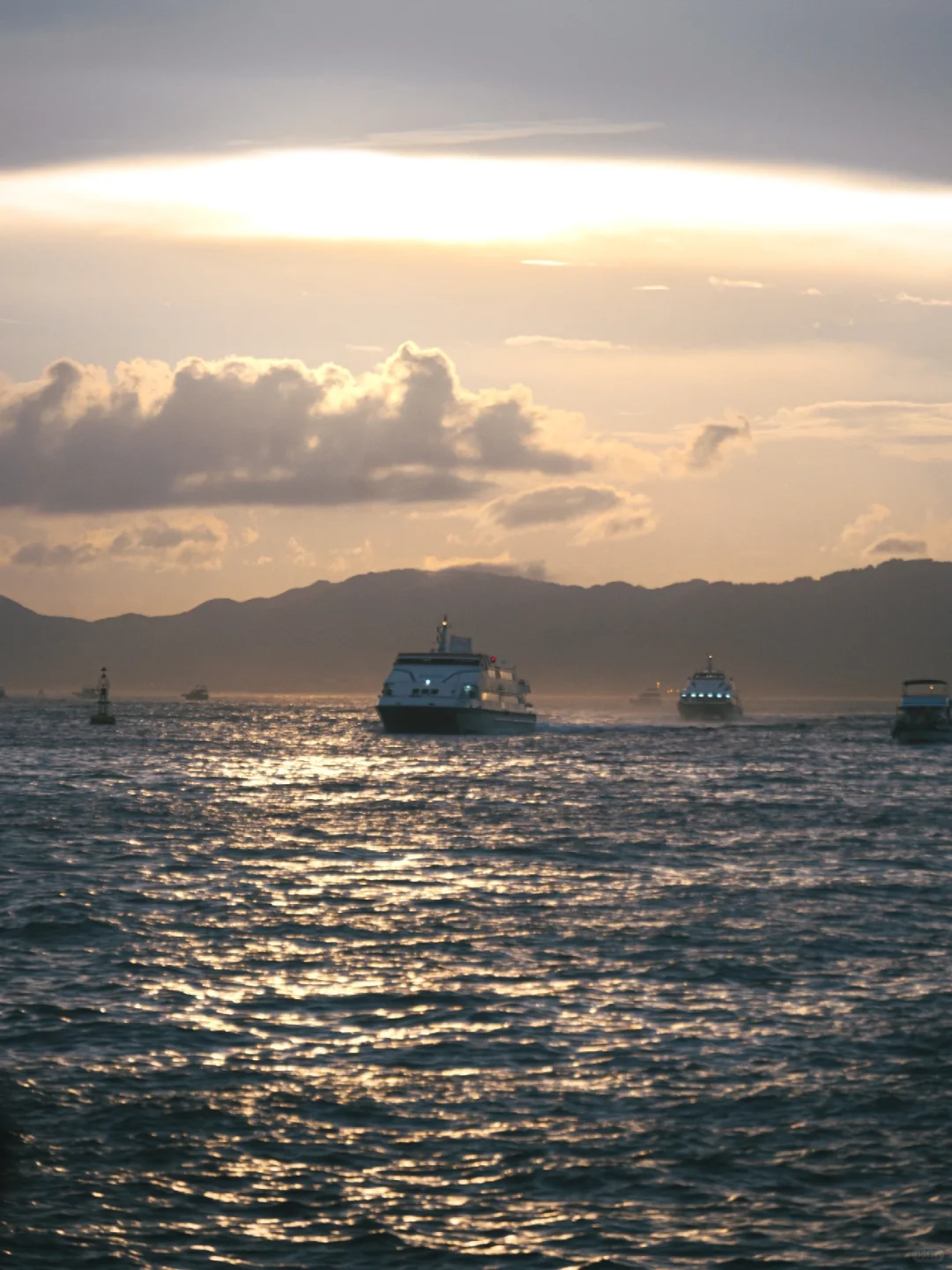 Hong kong-Hong Kong city night view, no one can resist the sunset over Victoria Harbor