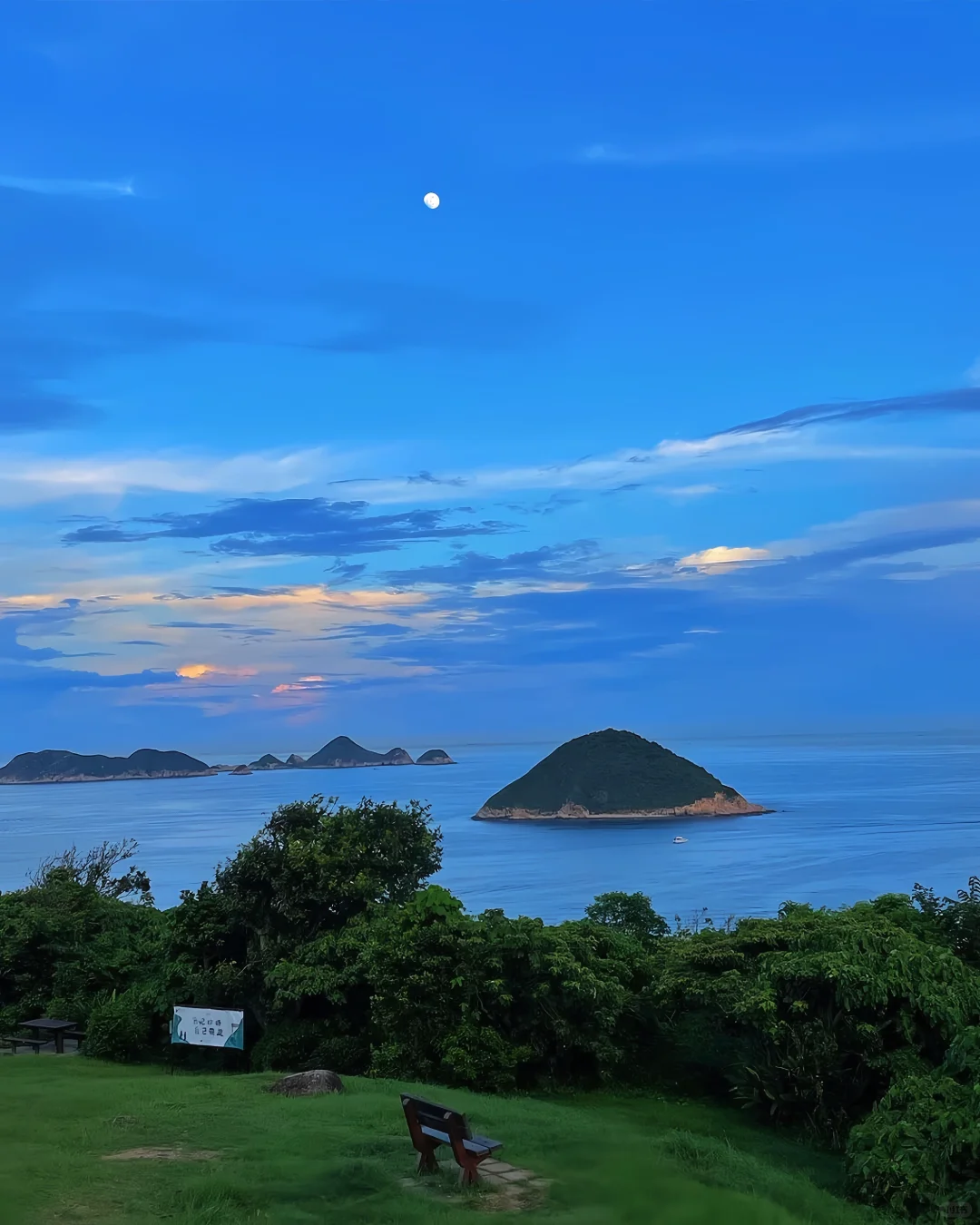 Hong kong-Hong Kong's romance is half about the sea, a place for spiritual healing