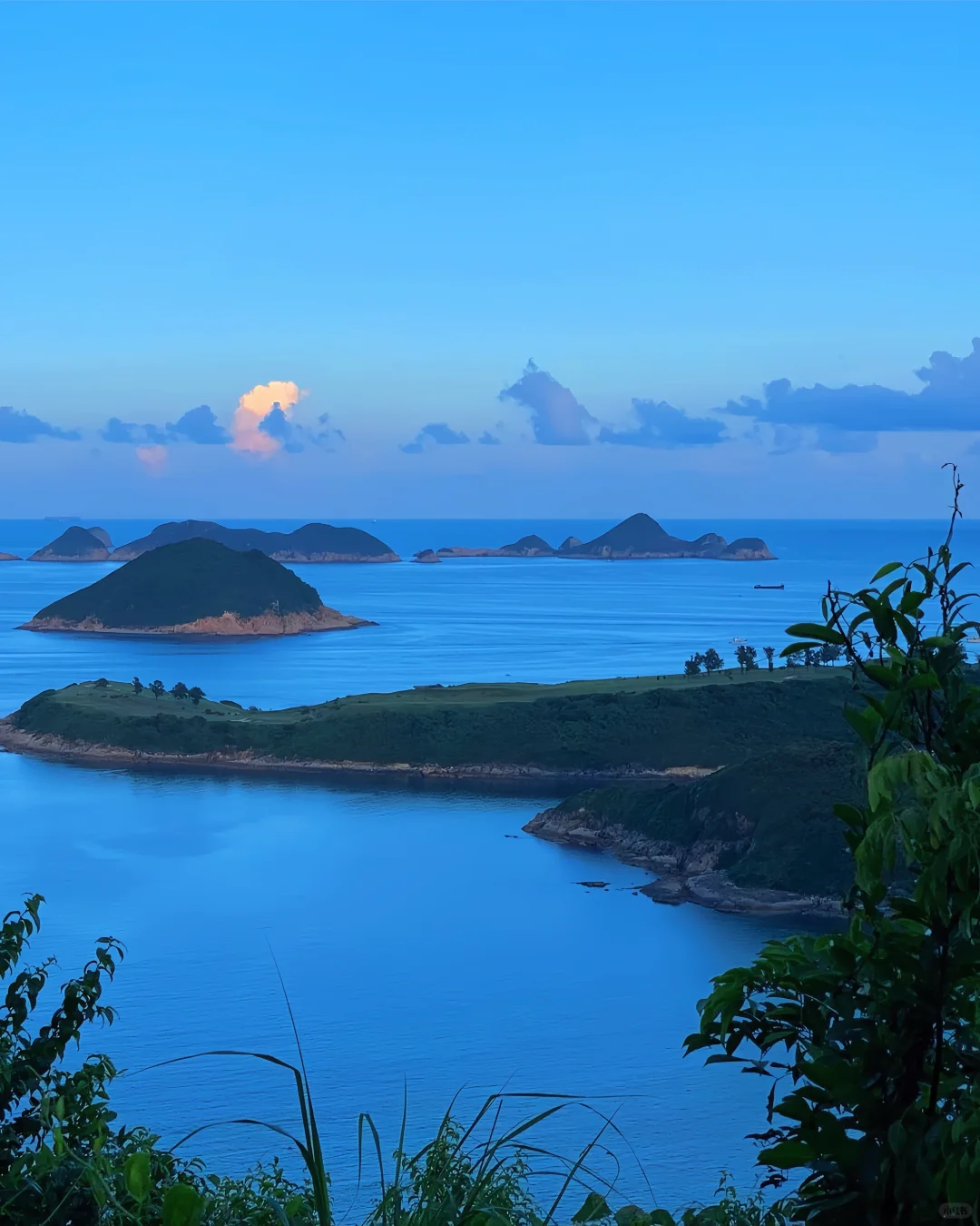 Hong kong-Hong Kong's romance is half about the sea, a place for spiritual healing