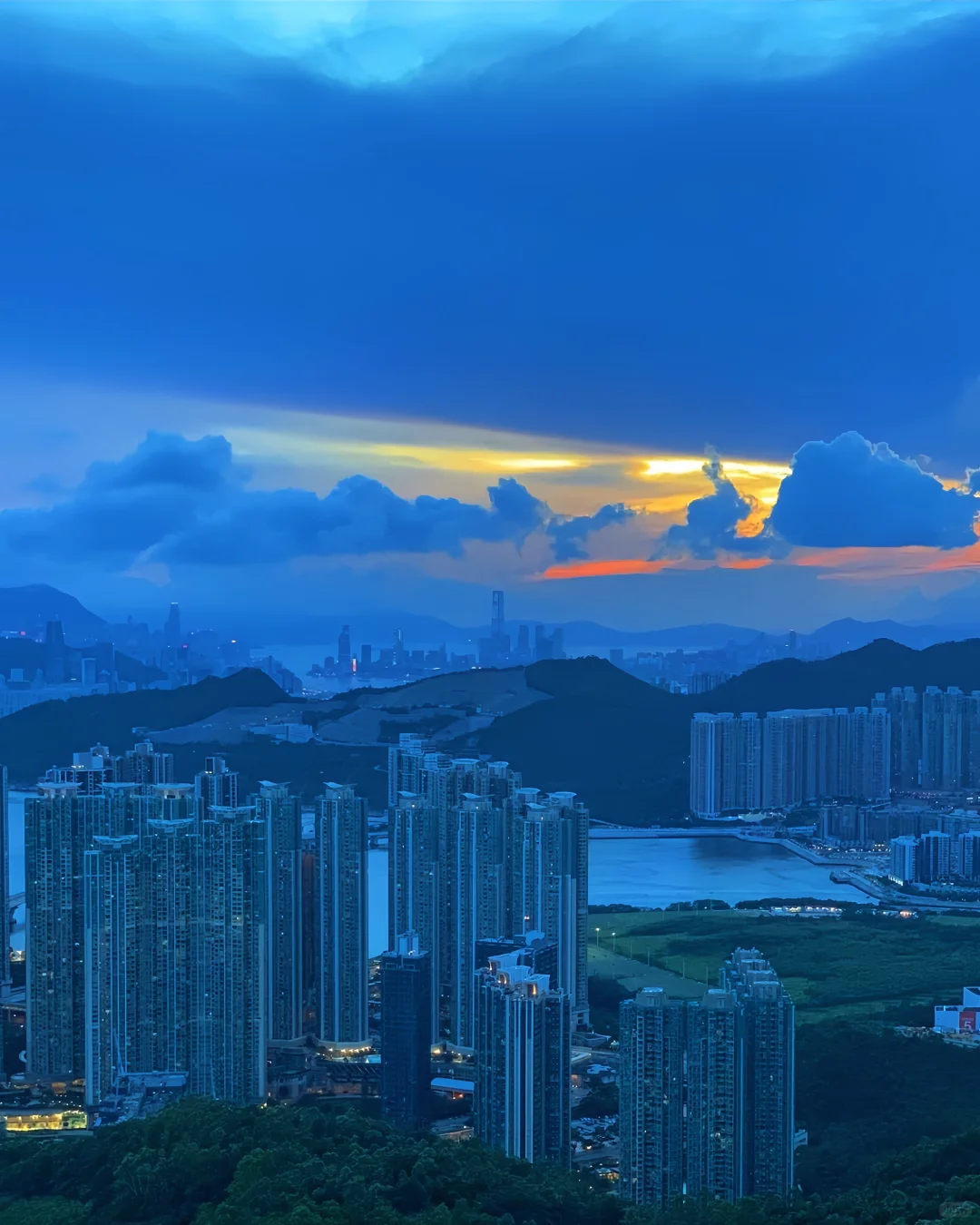 Hong kong-Hong Kong's romance is half about the sea, a place for spiritual healing