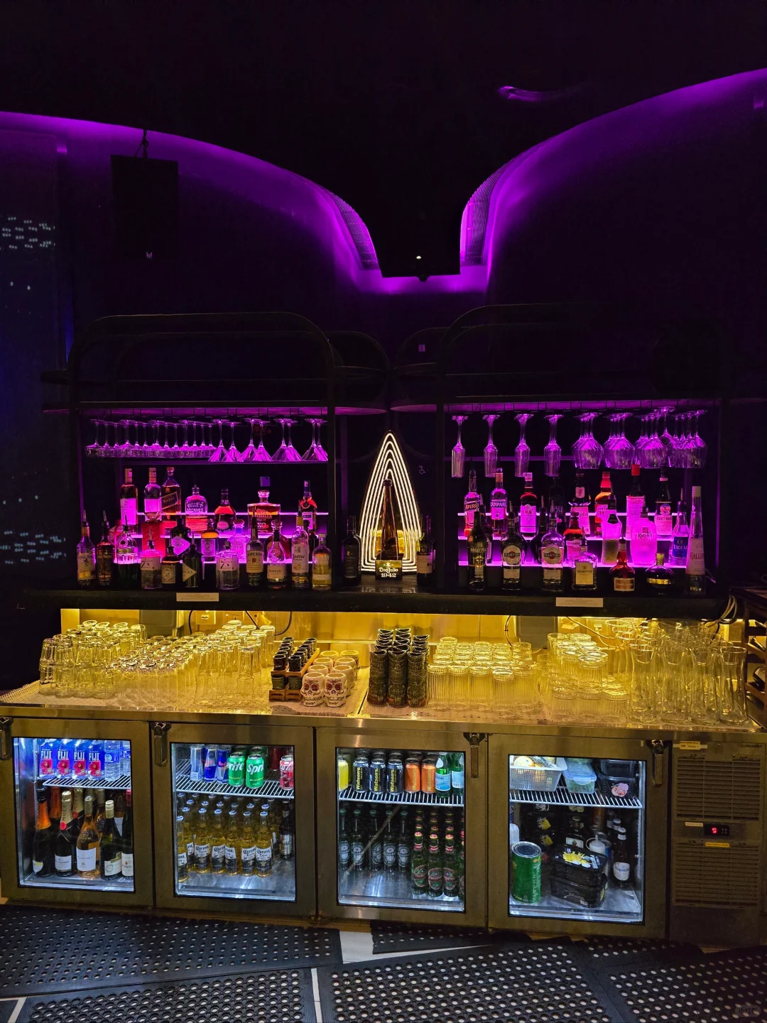 Macao-Club Mop Macau, W PLUS HOTEL and Macallan Whisky Bar, Macau's passionate nightlife