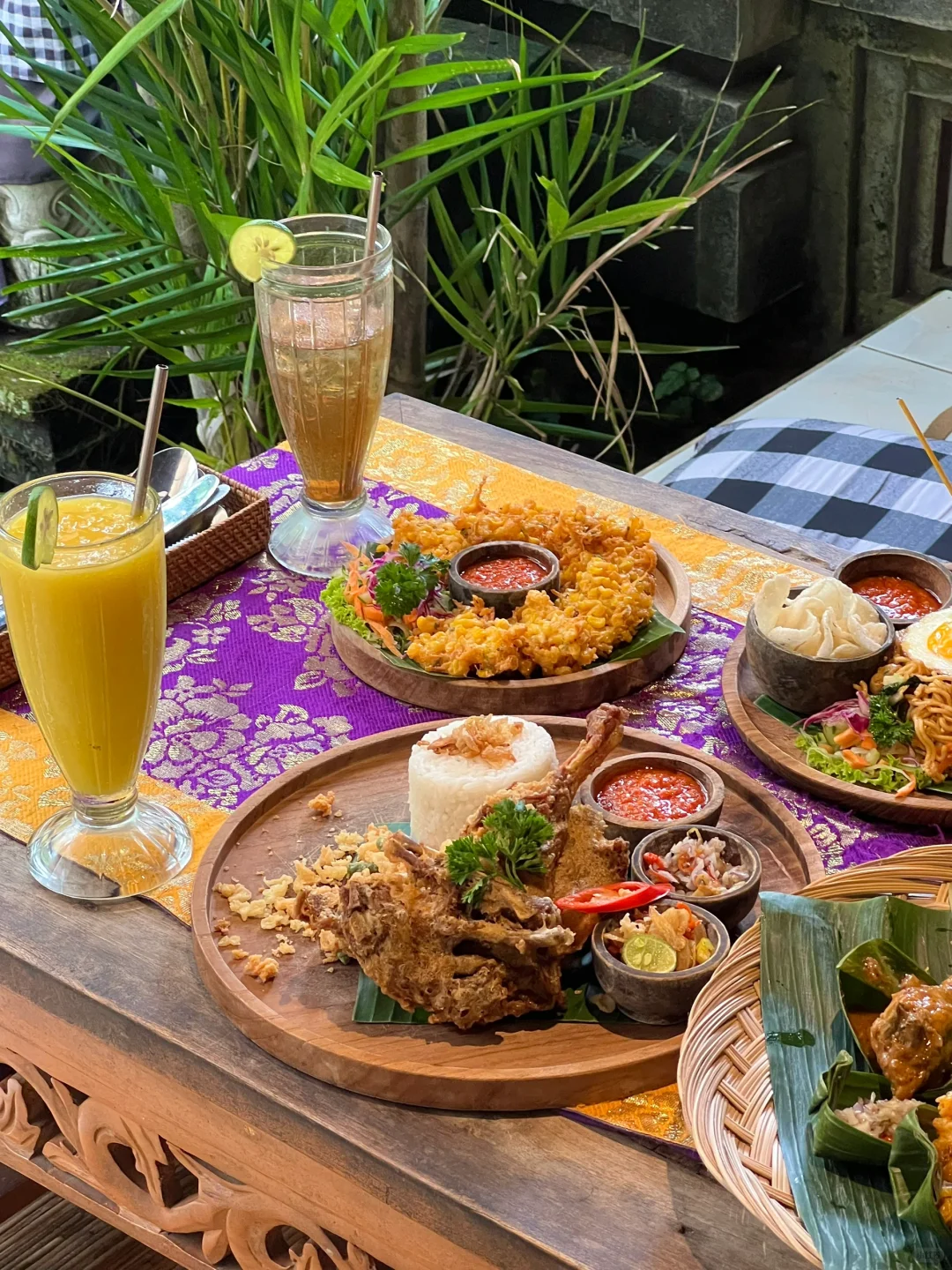 Bali-Sunsunwarung and Naughty Nuri's, two must-try restaurants in Bali