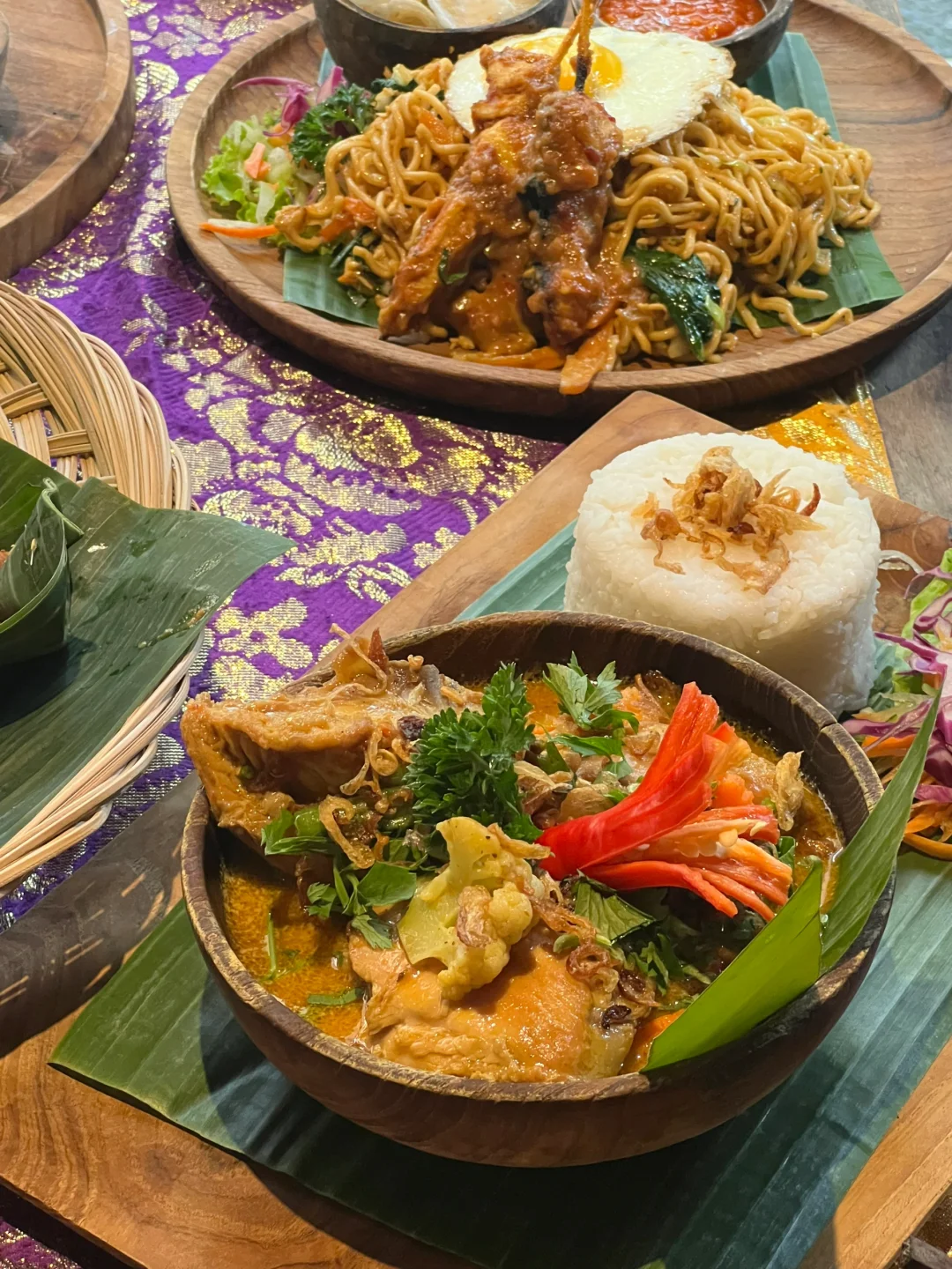 Bali-Sunsunwarung and Naughty Nuri's, two must-try restaurants in Bali