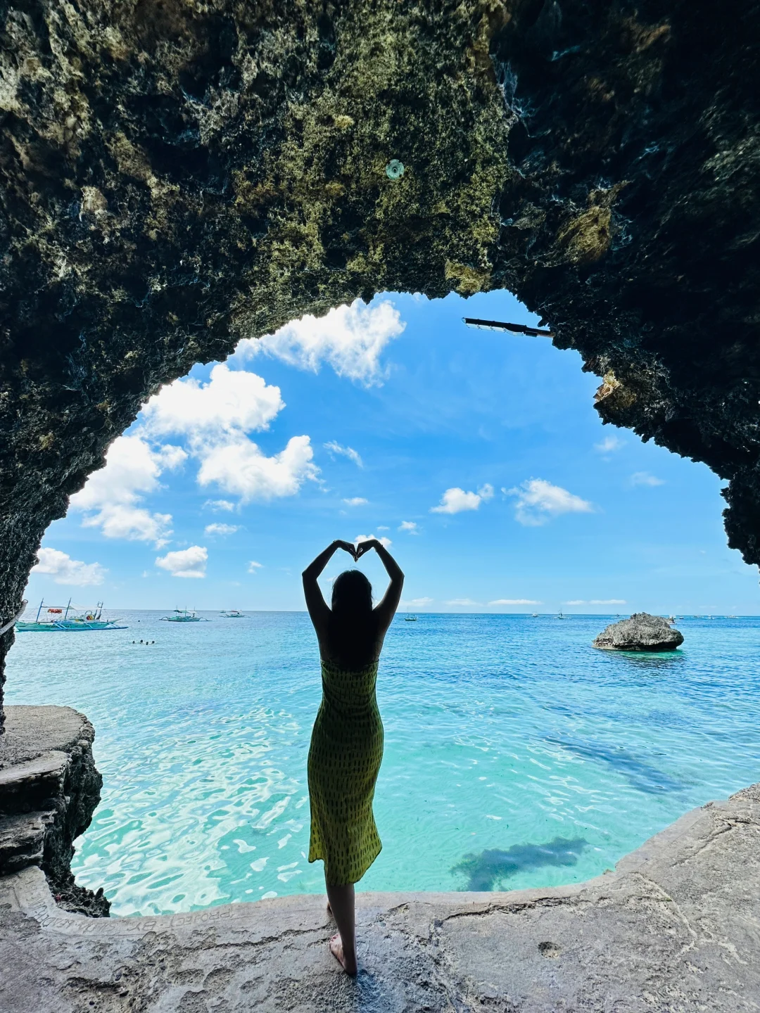 Boracay-Diniwid Beach in Boracay, the most transparent water in the Philippines