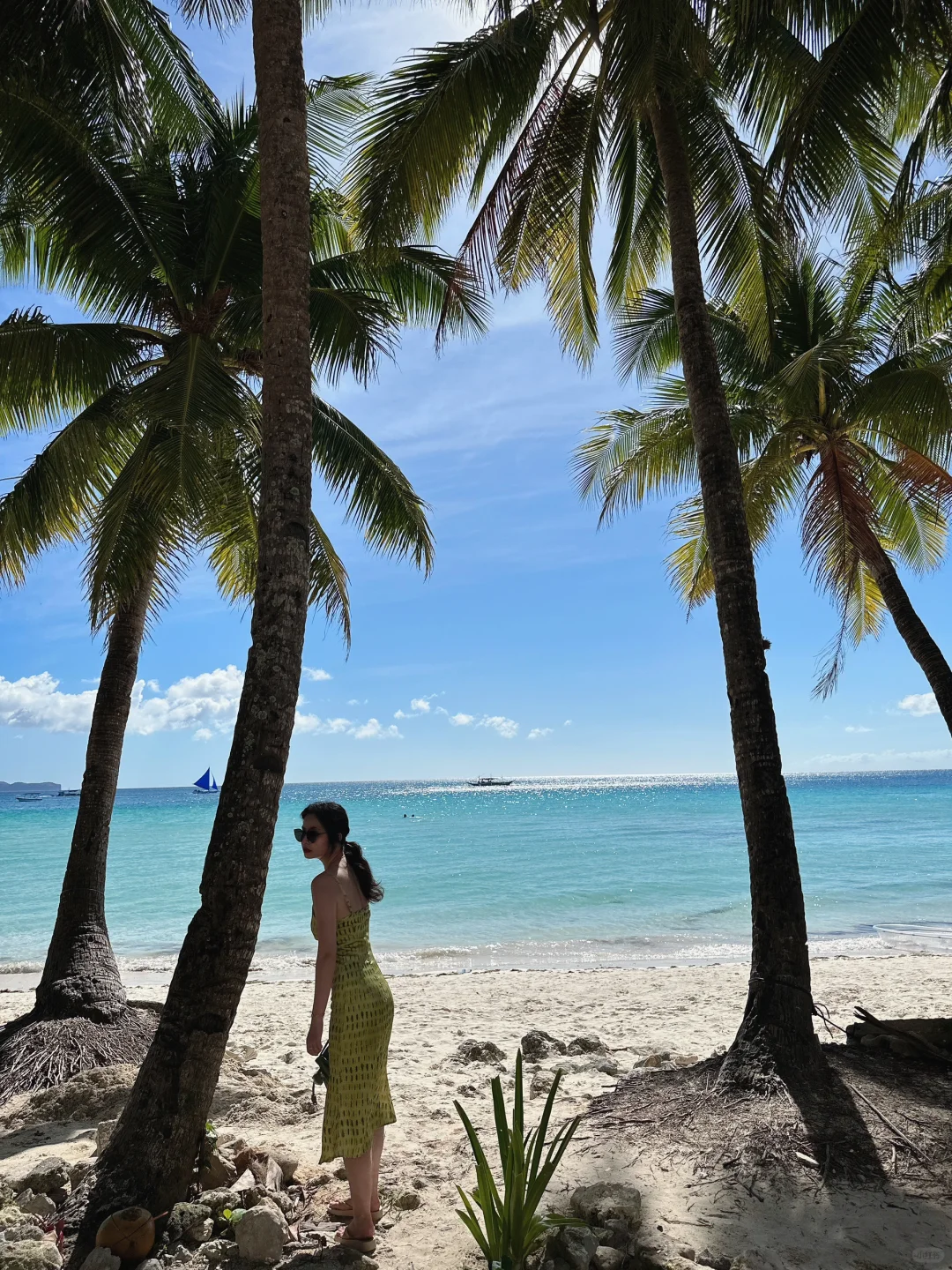 Boracay-Diniwid Beach in Boracay, the most transparent water in the Philippines